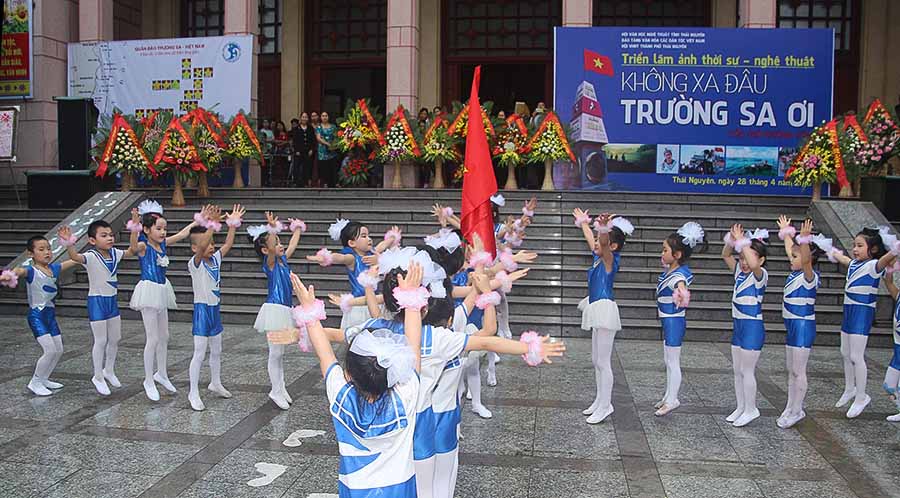 Khai mạc triển lãm “Không xa đâu Trường Sa!” của Khánh Vân